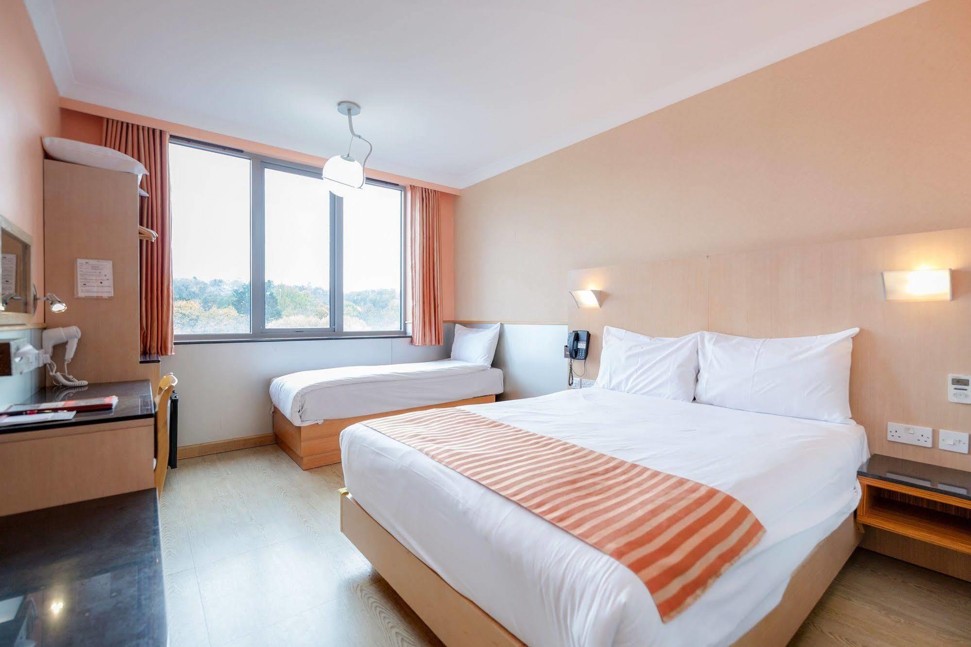 Eurotraveller Hotel - Premier - Harrow Dış mekan fotoğraf